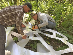 Bob Davenport and Scott Price with Ken Price assembling Flying Fish by Daniella Rubinovitz at Price Sculpture Forest