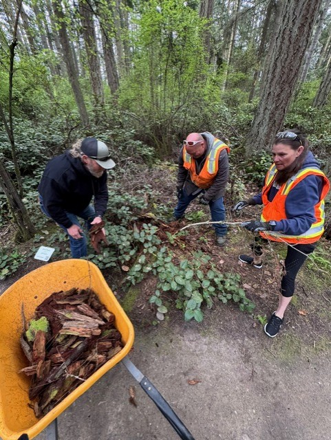 New Leaf volunteers at Price Sculpture Forest
